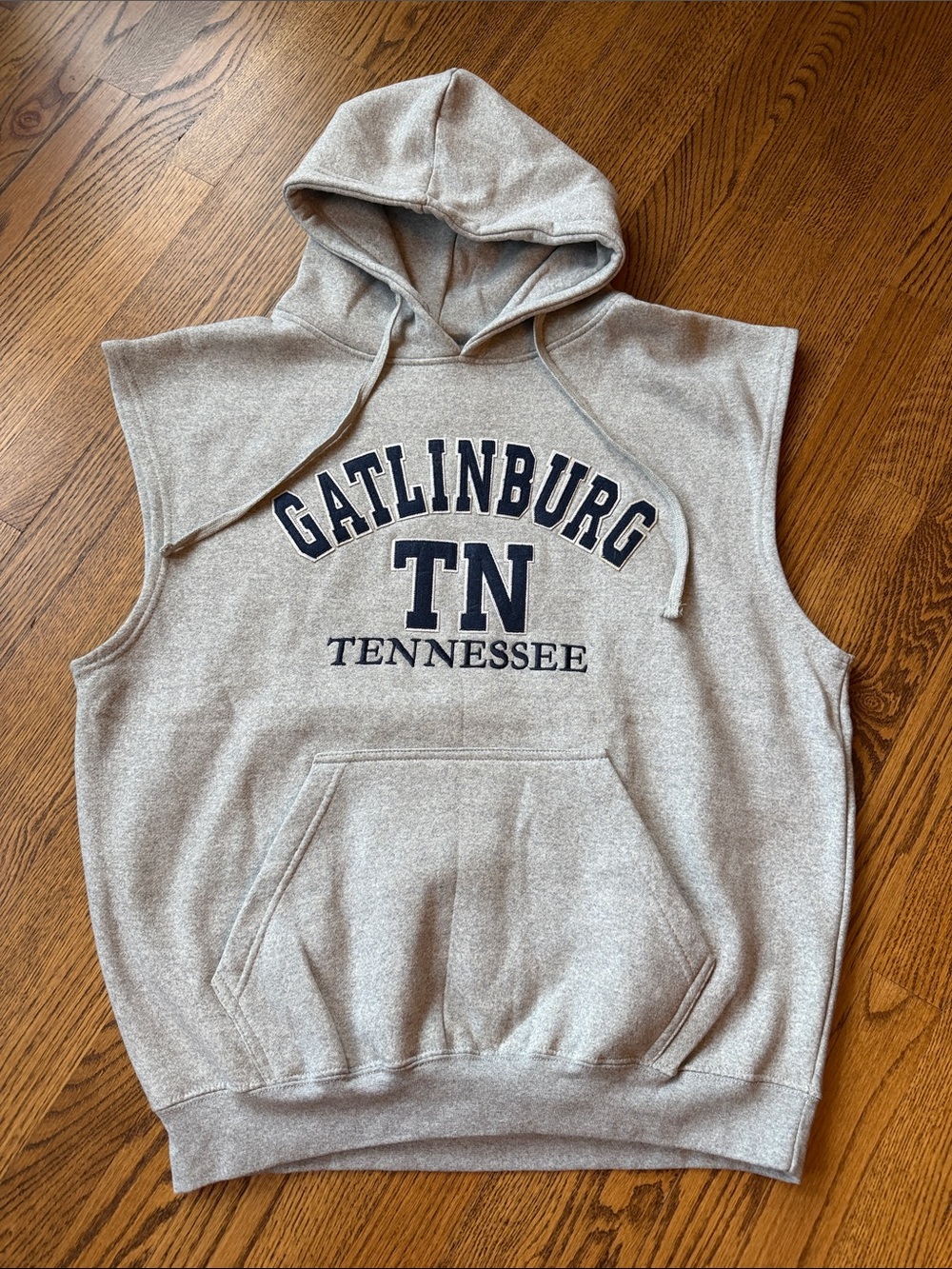 NWOT Gatlinburg TN sleeveless hoodie